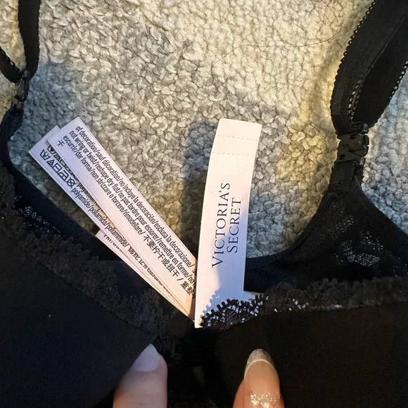 VICTORIA SECRET LIGHTLY LINED PUSH UP BRA - Picture 2 of 5